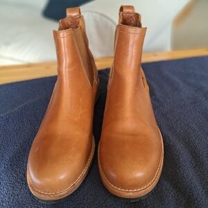 Women's PATINA Chelsea Boots (Bourbon)
